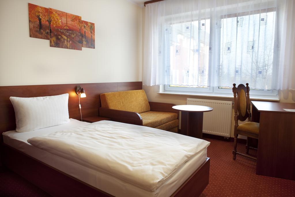 Hotel Podróżnik Koszuty Exterior foto